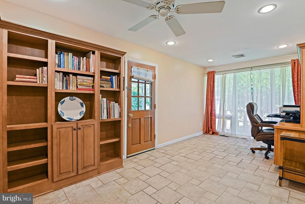 1438 WAGGAMAN CIRCLE