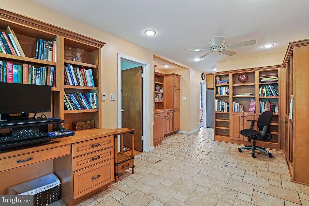 1438 WAGGAMAN CIRCLE