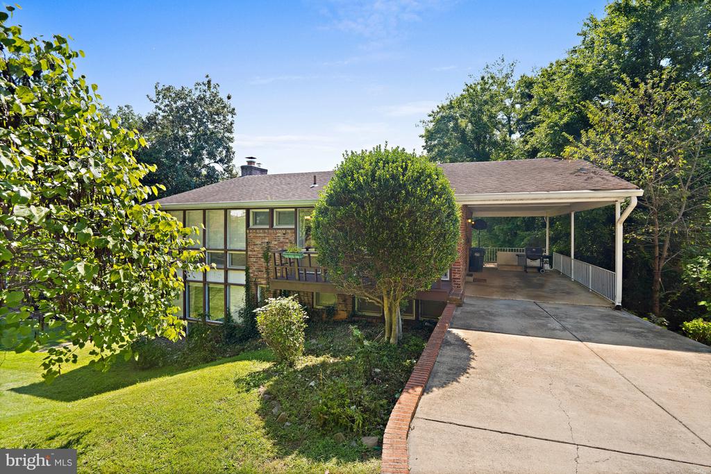1438 WAGGAMAN CIRCLE