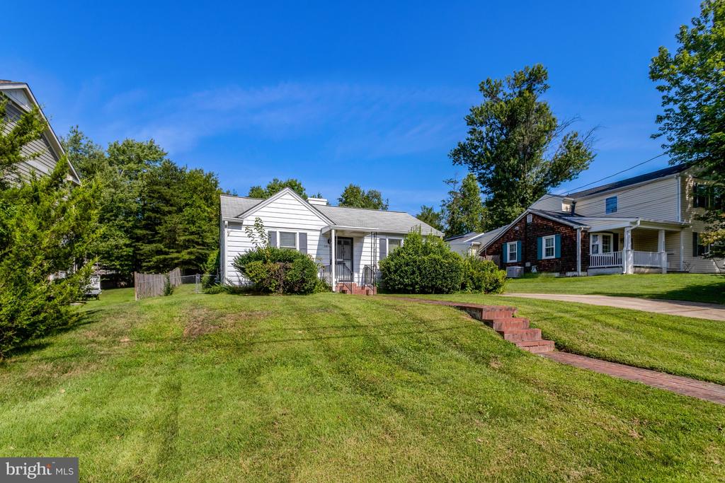 2214 BOXWOOD DRIVE