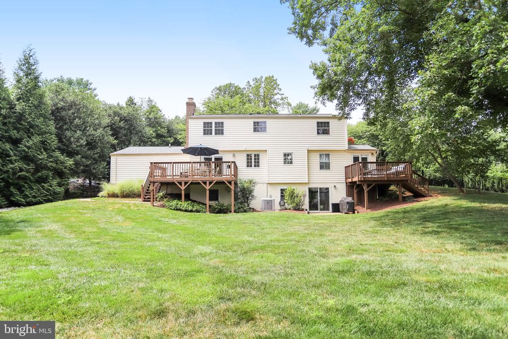 907 CANTLE LANE