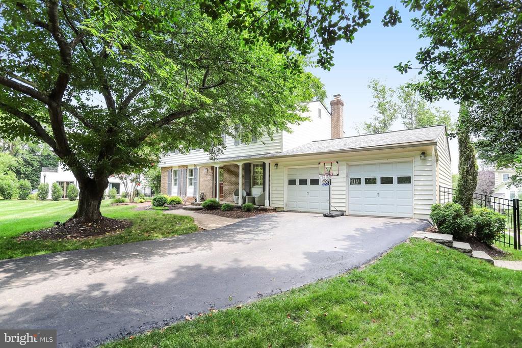 907 CANTLE LANE