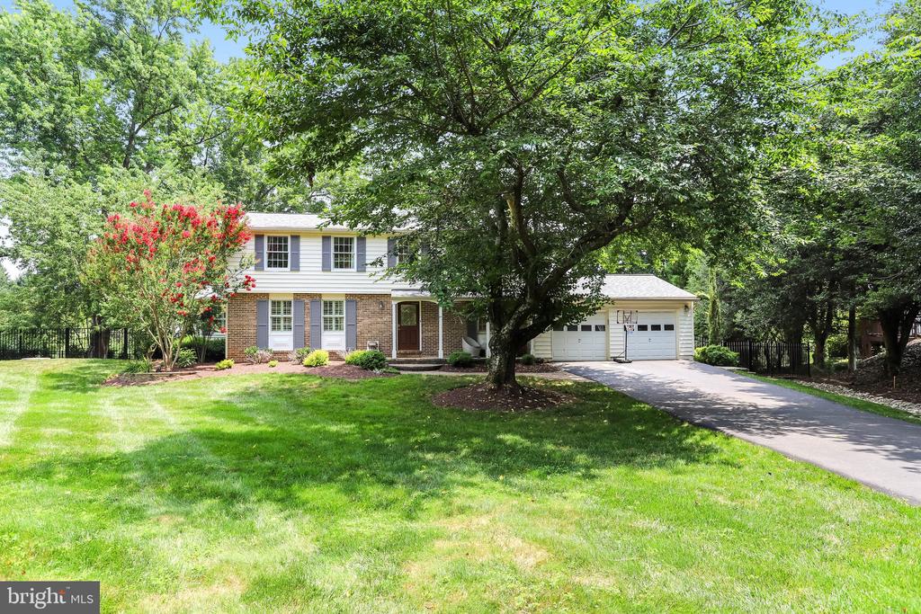 907 CANTLE LANE