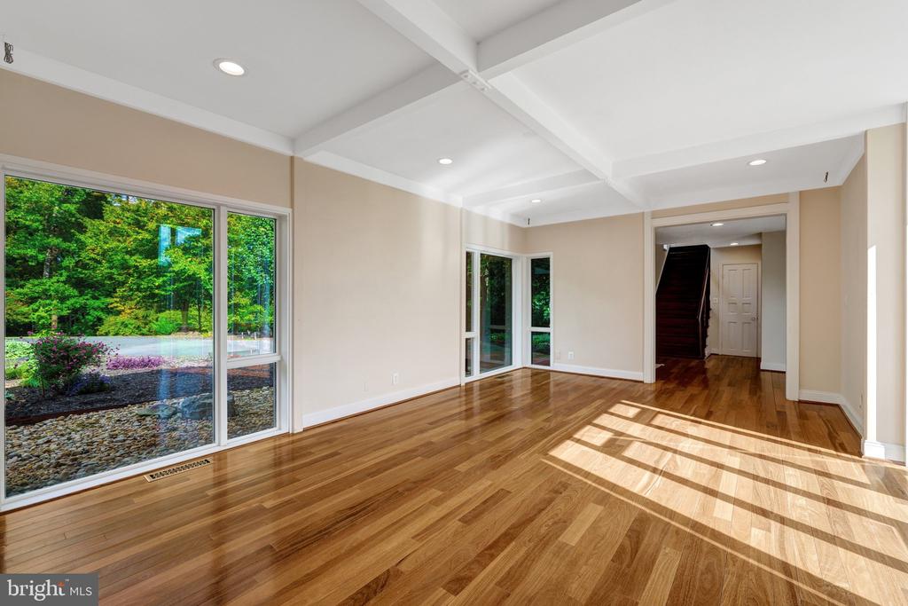 125 COMMONAGE DRIVE
