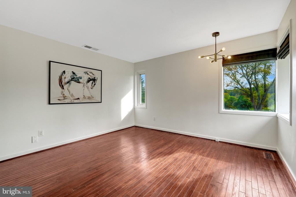 125 COMMONAGE DRIVE