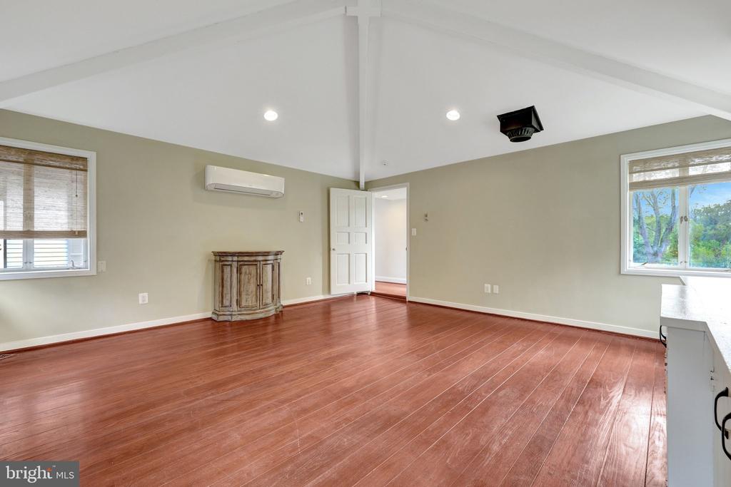 125 COMMONAGE DRIVE