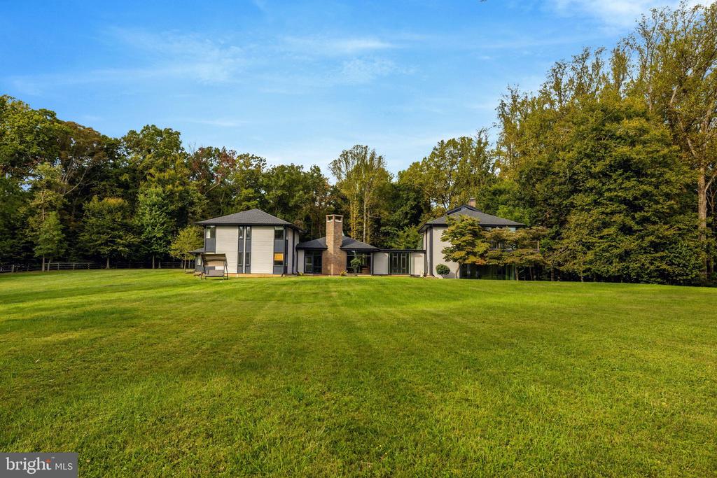 125 COMMONAGE DRIVE