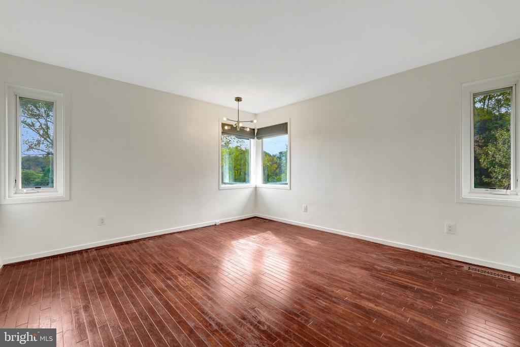 125 COMMONAGE DRIVE