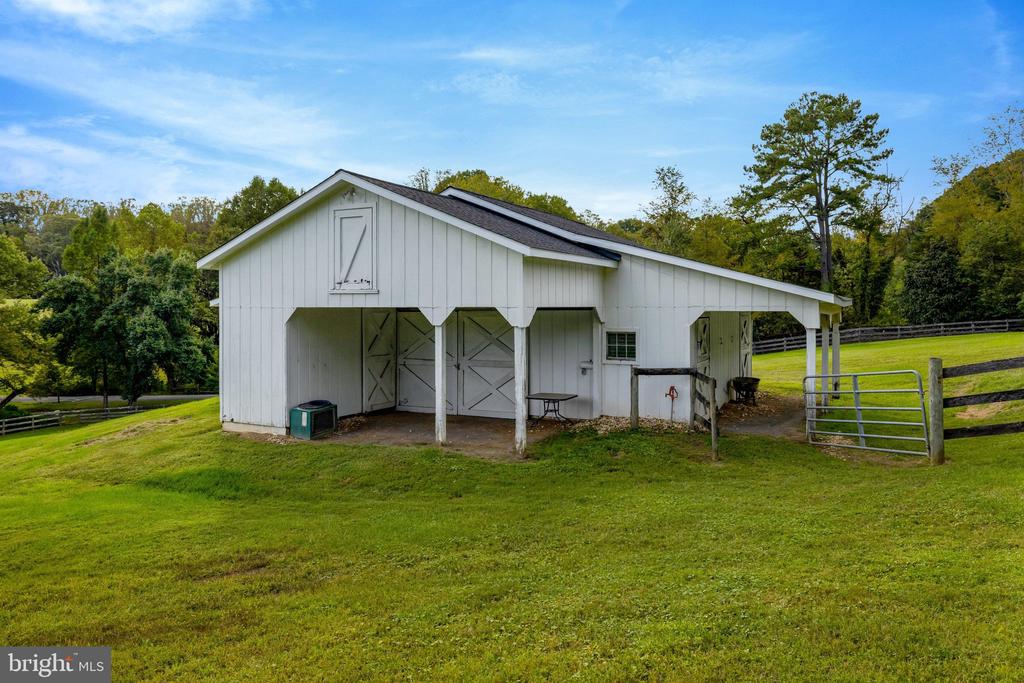 125 COMMONAGE DRIVE