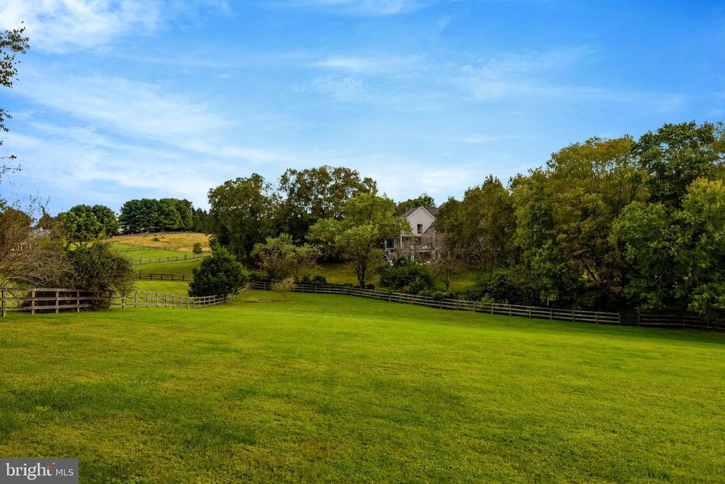 125 COMMONAGE DRIVE