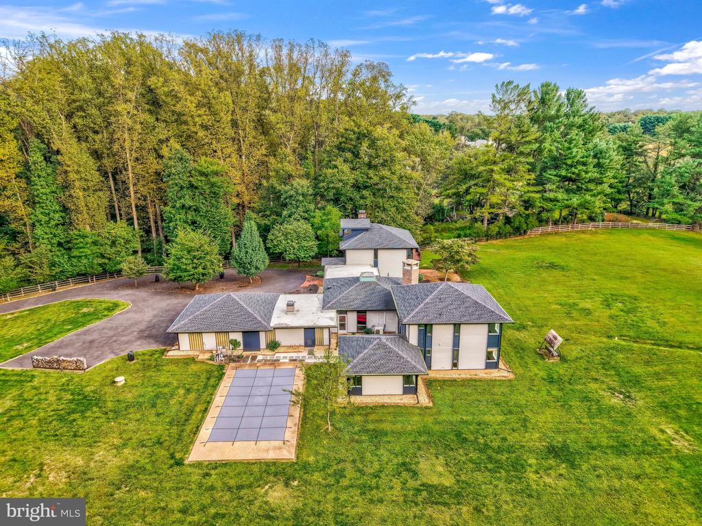 125 COMMONAGE DRIVE