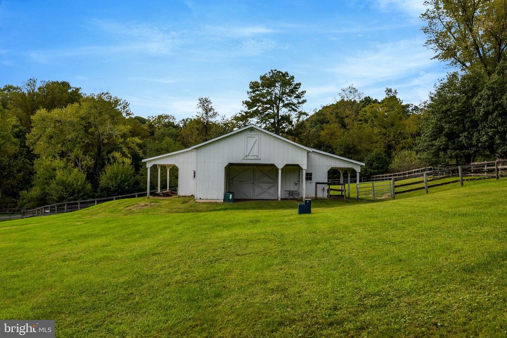 125 COMMONAGE DRIVE