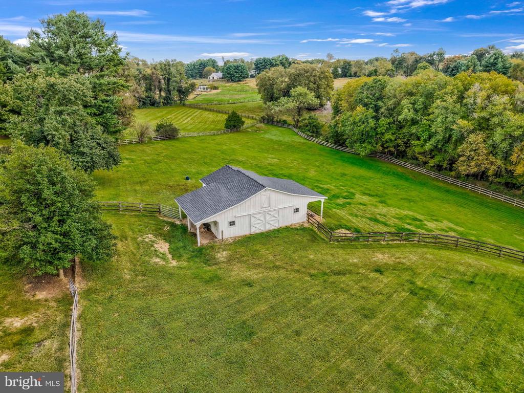 125 COMMONAGE DRIVE