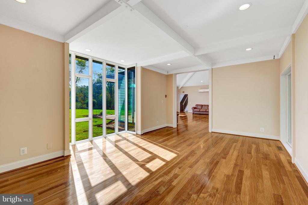 125 COMMONAGE DRIVE