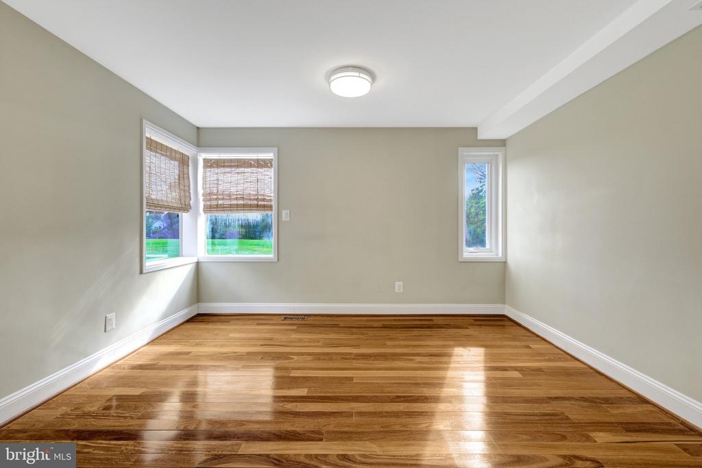 125 COMMONAGE DRIVE