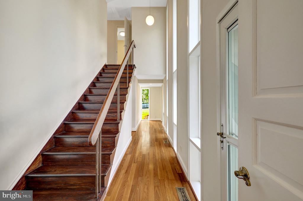 125 COMMONAGE DRIVE
