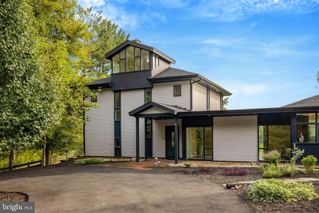 125 COMMONAGE DRIVE