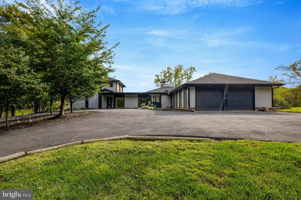 125 COMMONAGE DRIVE