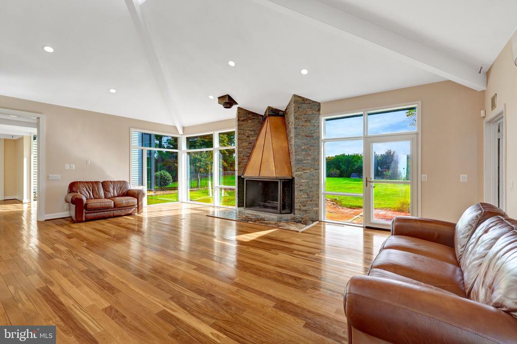 125 COMMONAGE DRIVE