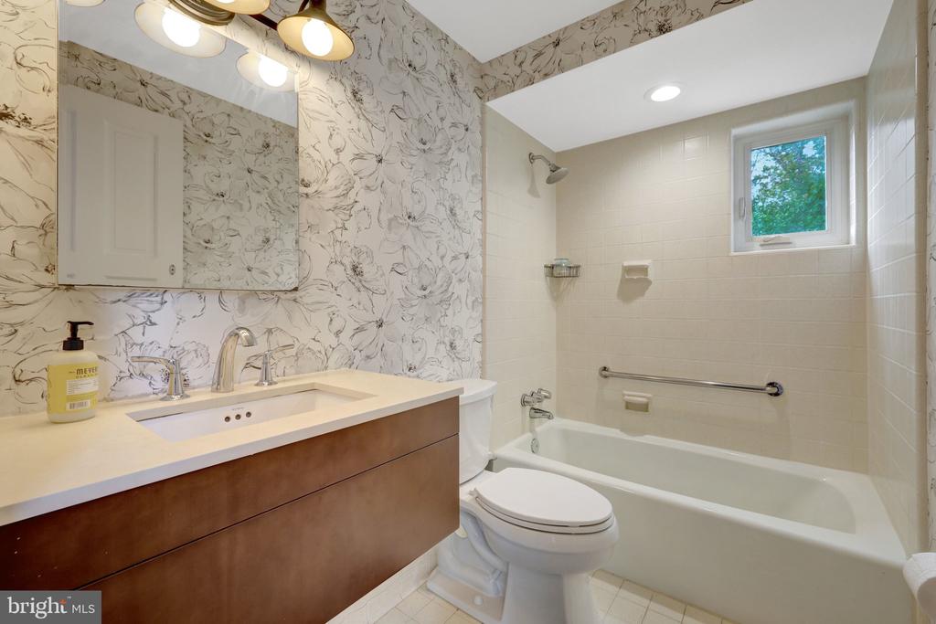 125 COMMONAGE DRIVE