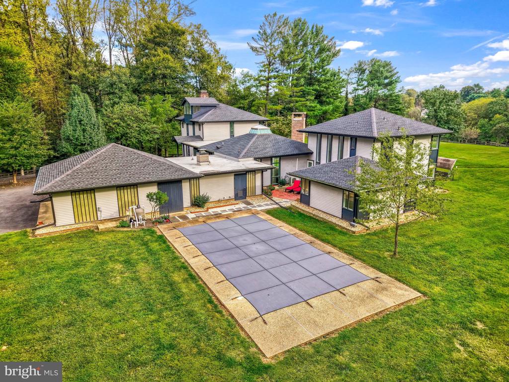 125 COMMONAGE DRIVE