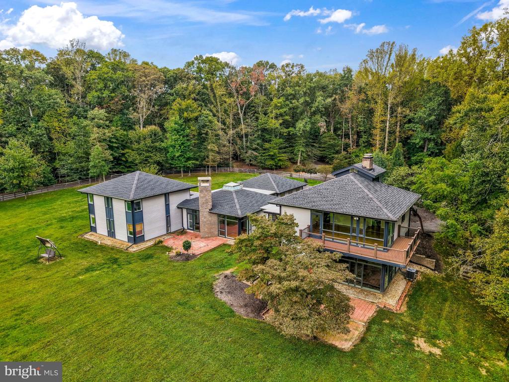 125 COMMONAGE DRIVE