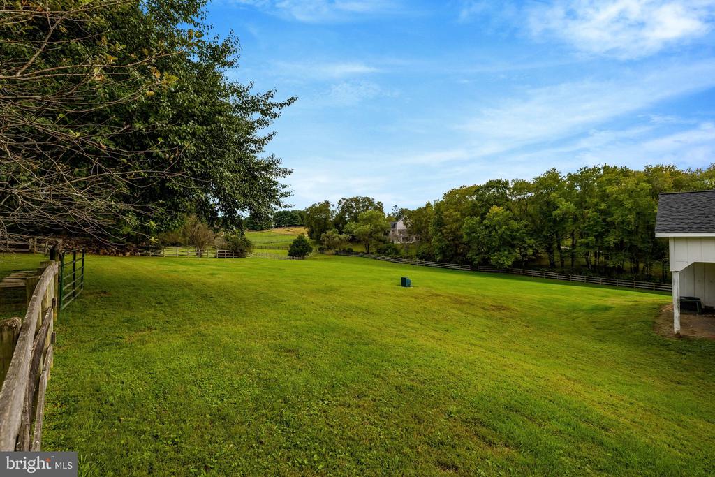 125 COMMONAGE DRIVE