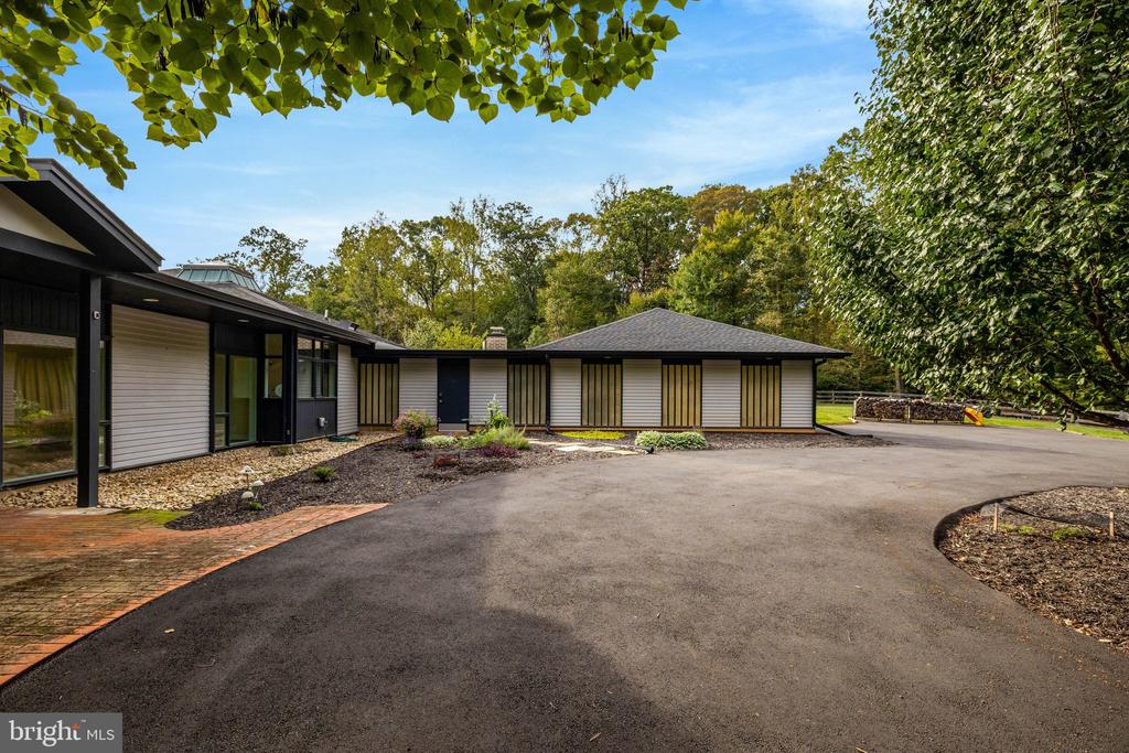 125 COMMONAGE DRIVE