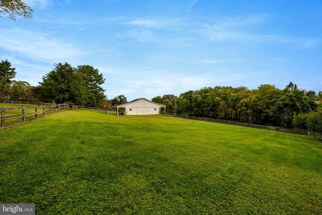 125 COMMONAGE DRIVE