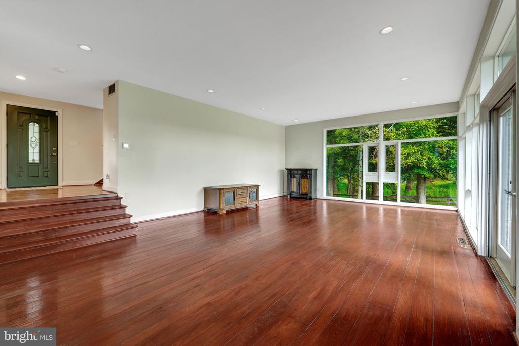 125 COMMONAGE DRIVE