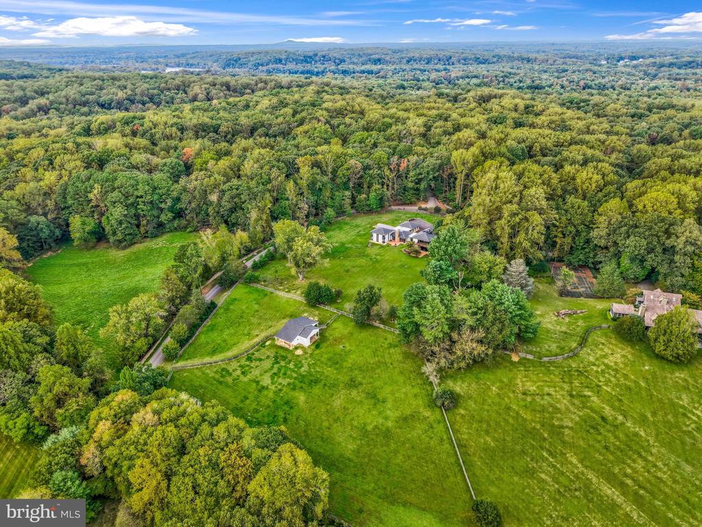125 COMMONAGE DRIVE