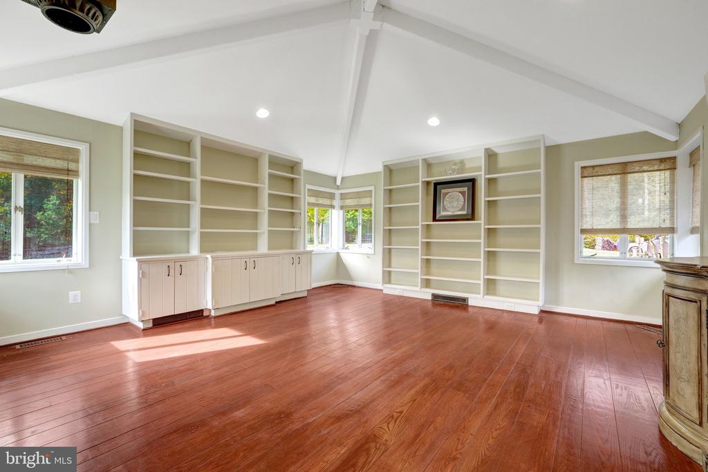 125 COMMONAGE DRIVE