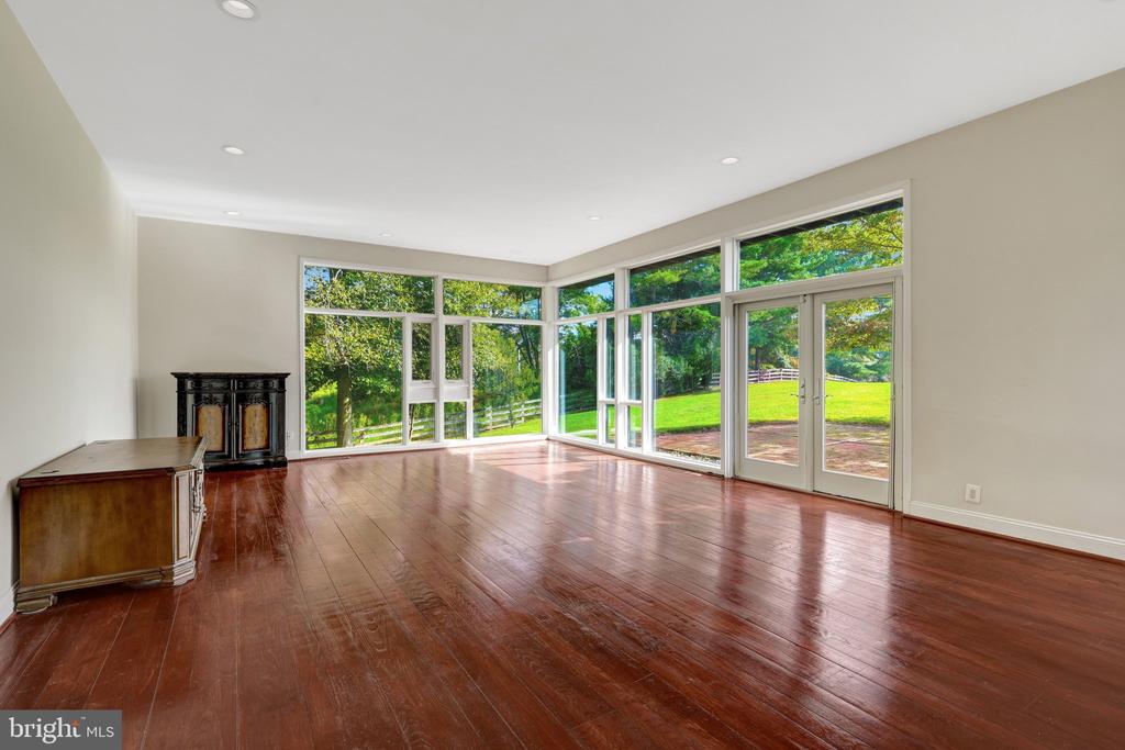 125 COMMONAGE DRIVE