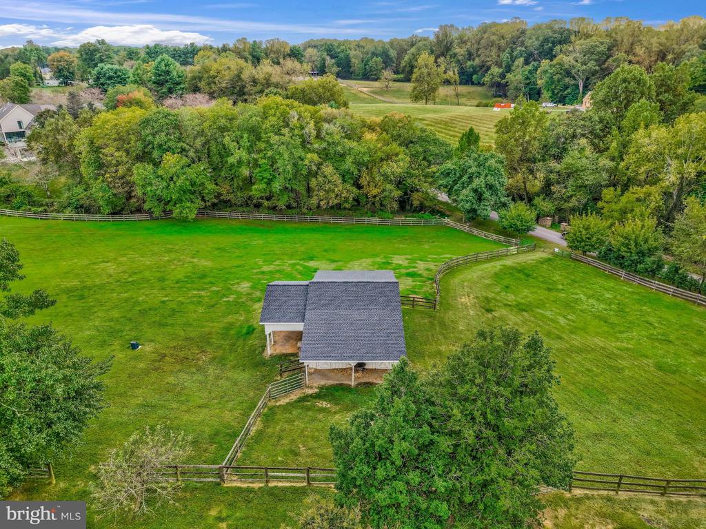 125 COMMONAGE DRIVE
