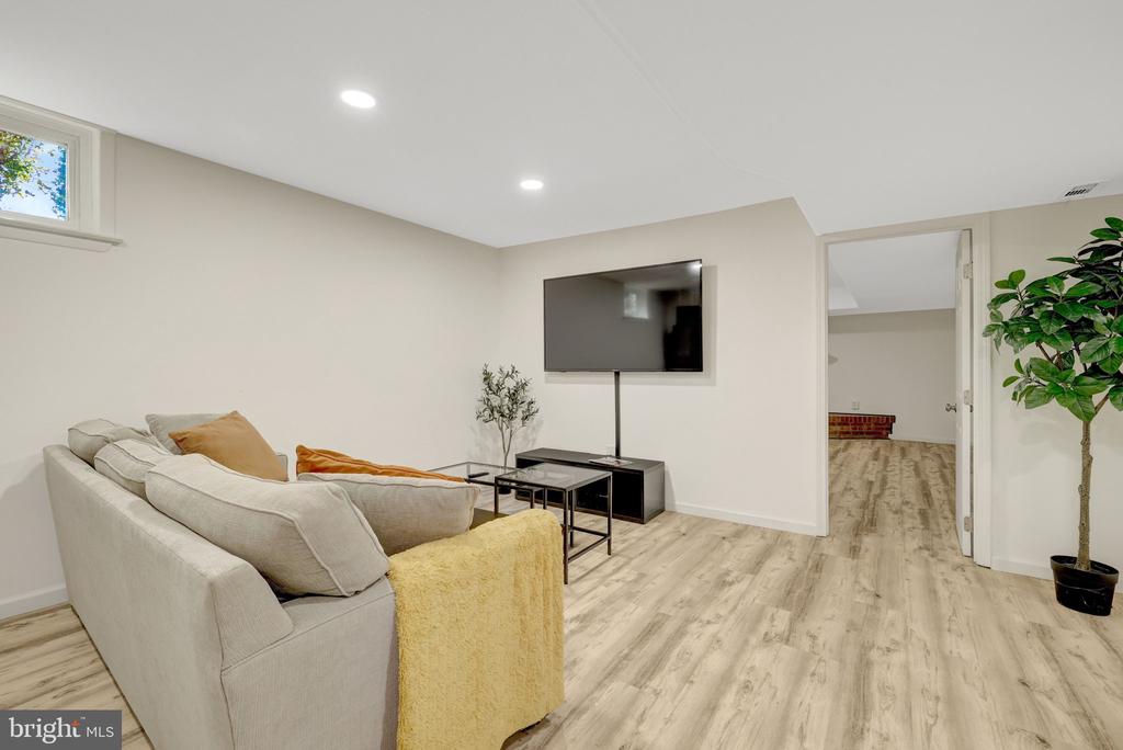 756 APPLEWOOD LANE