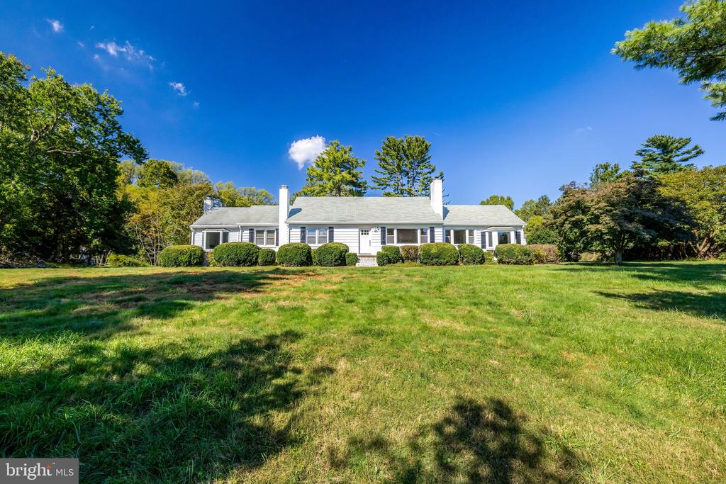 756 APPLEWOOD LANE