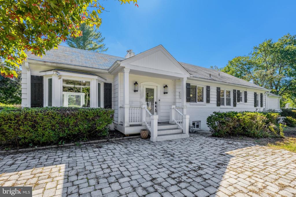 756 APPLEWOOD LANE