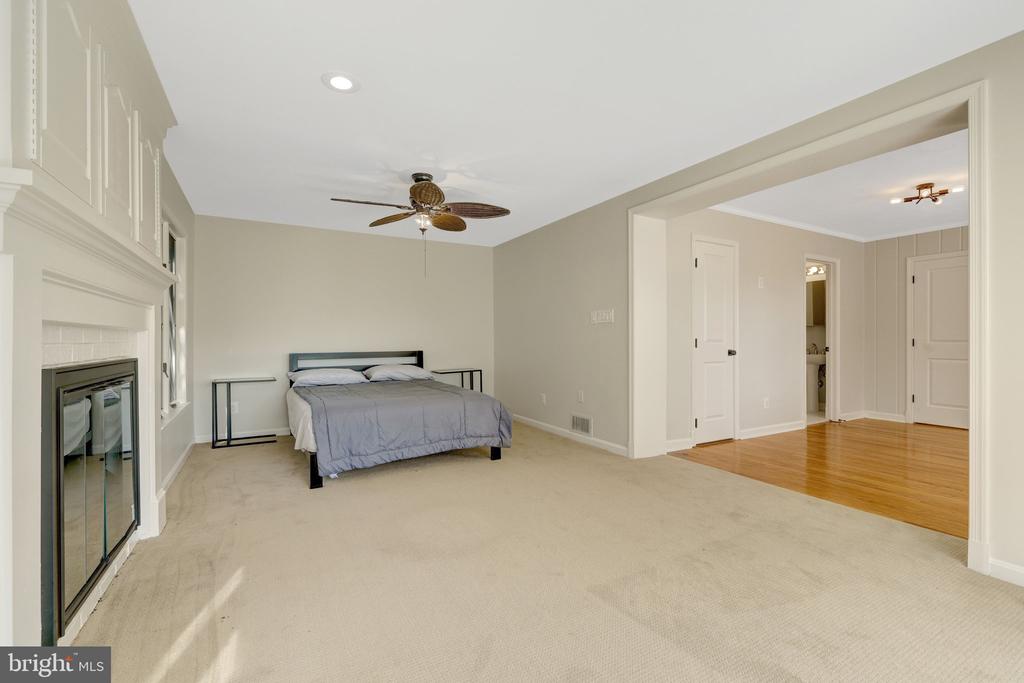 756 APPLEWOOD LANE