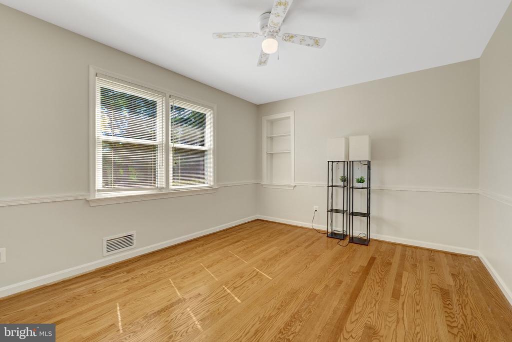 756 APPLEWOOD LANE