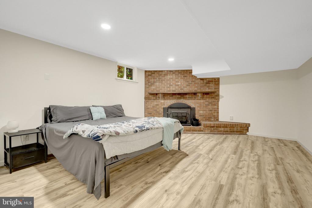756 APPLEWOOD LANE