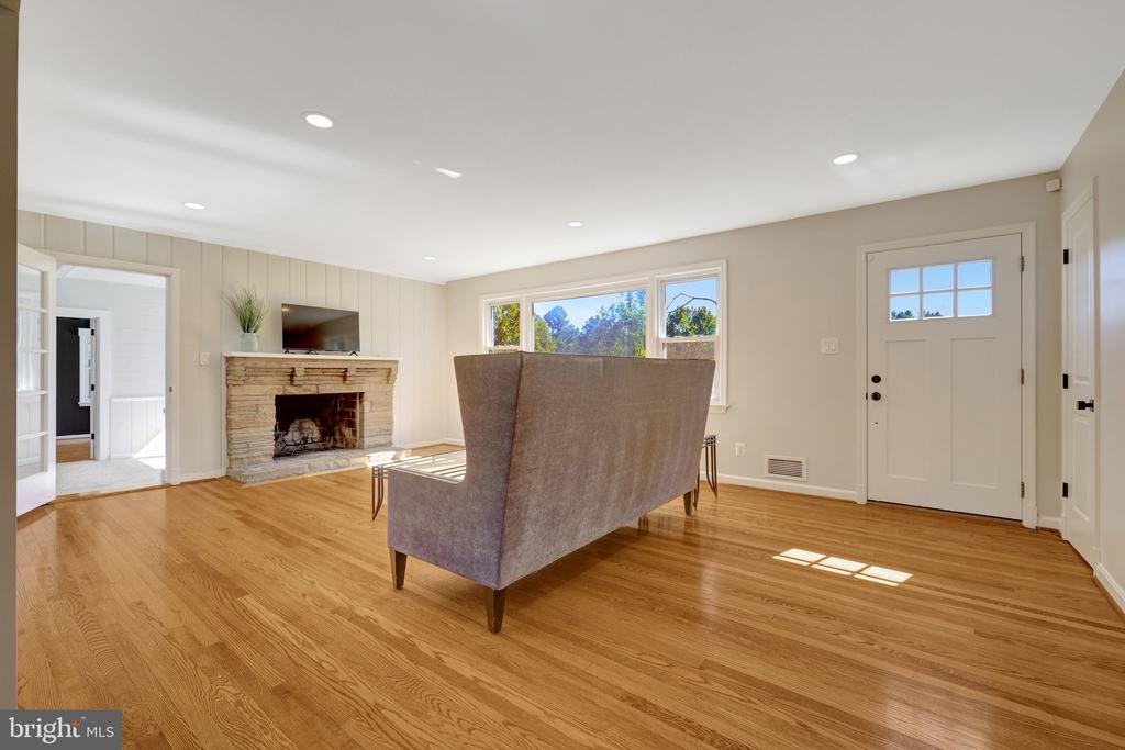 756 APPLEWOOD LANE