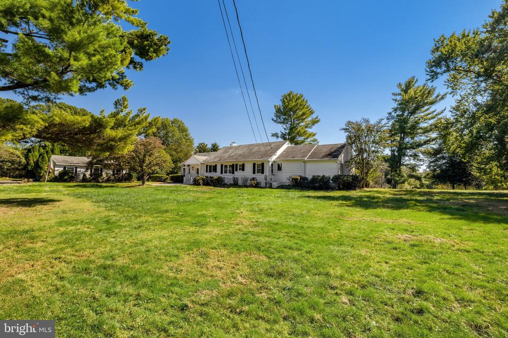 756 APPLEWOOD LANE