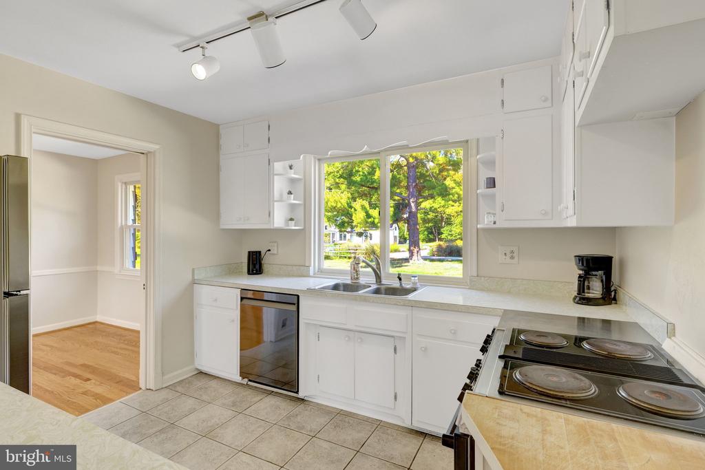 756 APPLEWOOD LANE