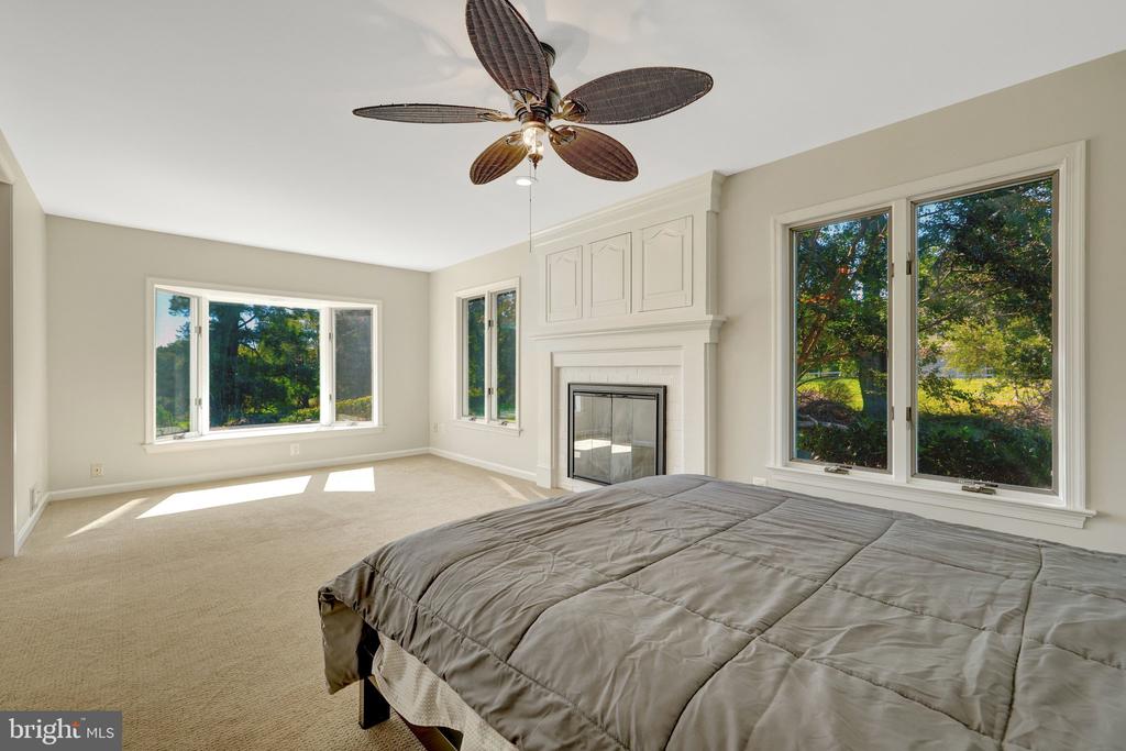 756 APPLEWOOD LANE