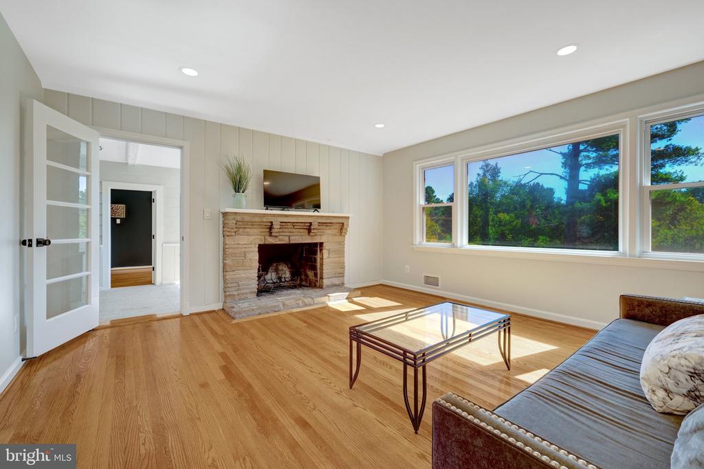 756 APPLEWOOD LANE