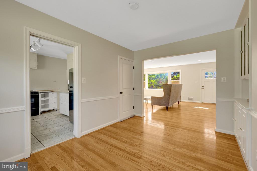 756 APPLEWOOD LANE