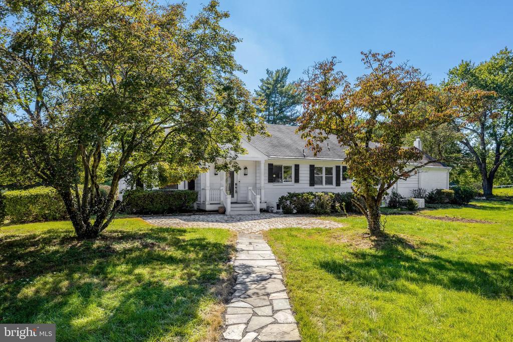 756 APPLEWOOD LANE