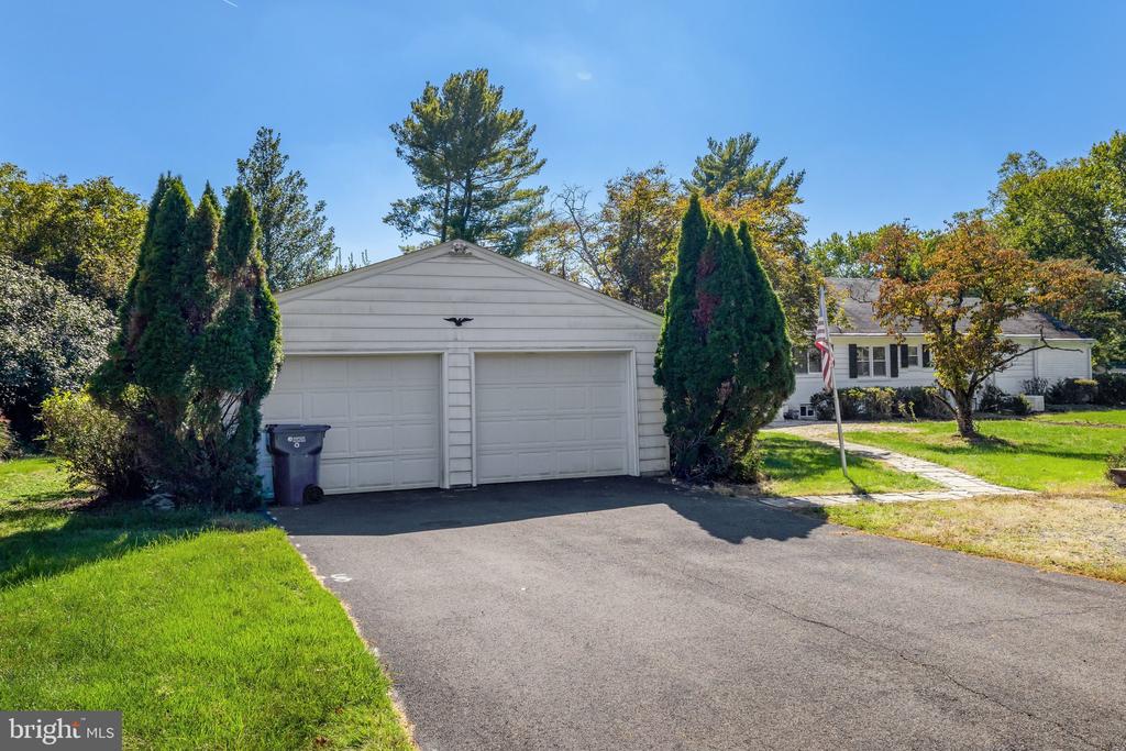 756 APPLEWOOD LANE