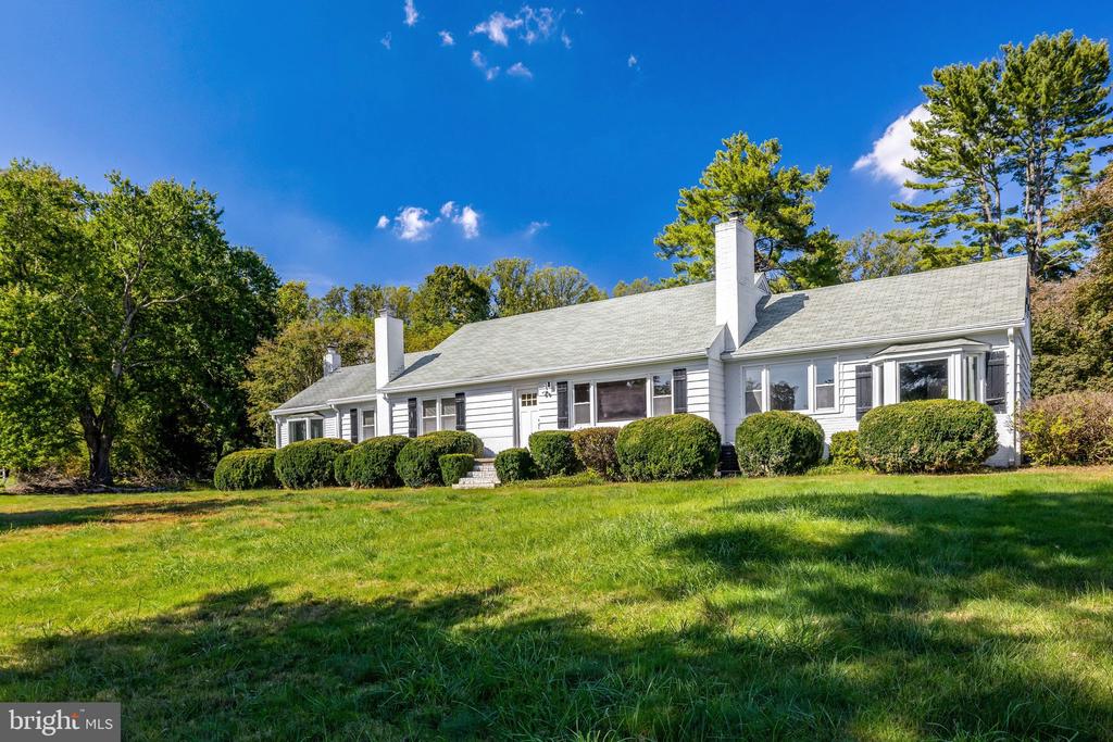 756 APPLEWOOD LANE