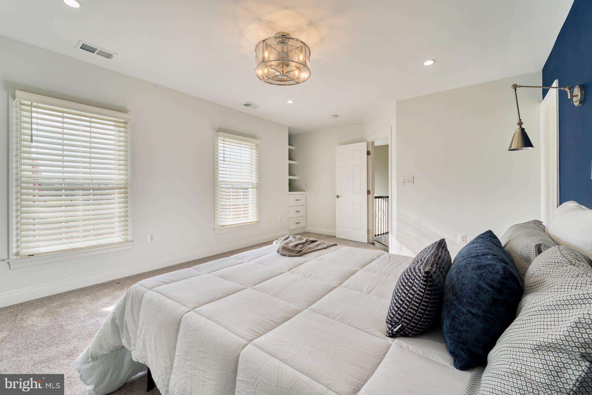 40280 SPECTACULAR BID PLACE